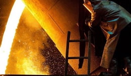 Trabalhador na indústria de fabricação de metal